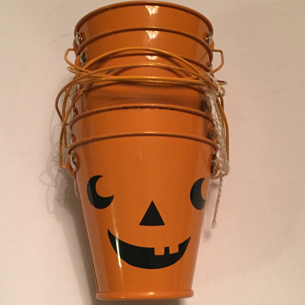METAL PUMPKIN BUCKETS